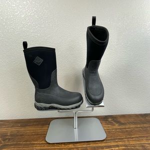 The original Muck boot company black boots size 3